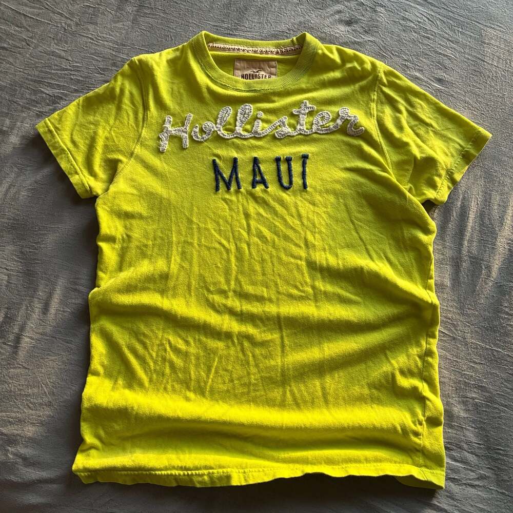 Hollister Y2K Maui Embroidered Logo Tee